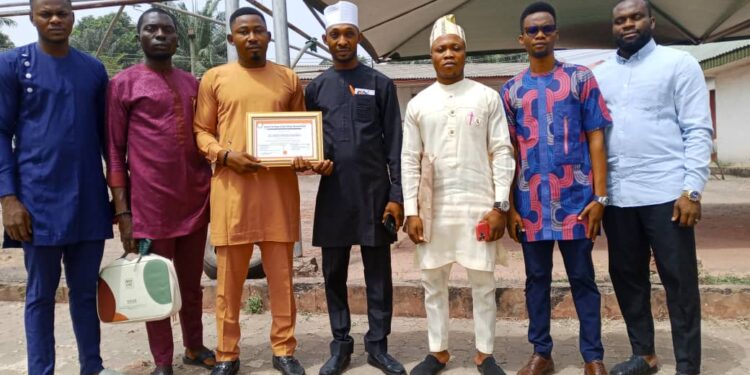 Group presents Dr Omenugha with Certificate Of Integrity Stewardship ‘Service Ambassador