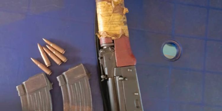Security operatives in Anambra foil kidnap attempt, arrest suspects, recover arms