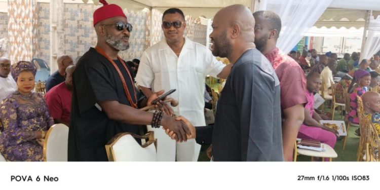 Egwuonwu condoles with Okpataozuoha na Ukpor as Mrs Roseline Igweka is laid to rest