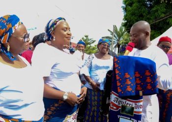 Jubilation as thousands of Catholic, Anglican Women receives wrappers, cars to constituent member.