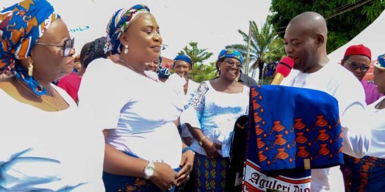 Jubilation as thousands of Catholic, Anglican Women receives wrappers, cars to constituent member.