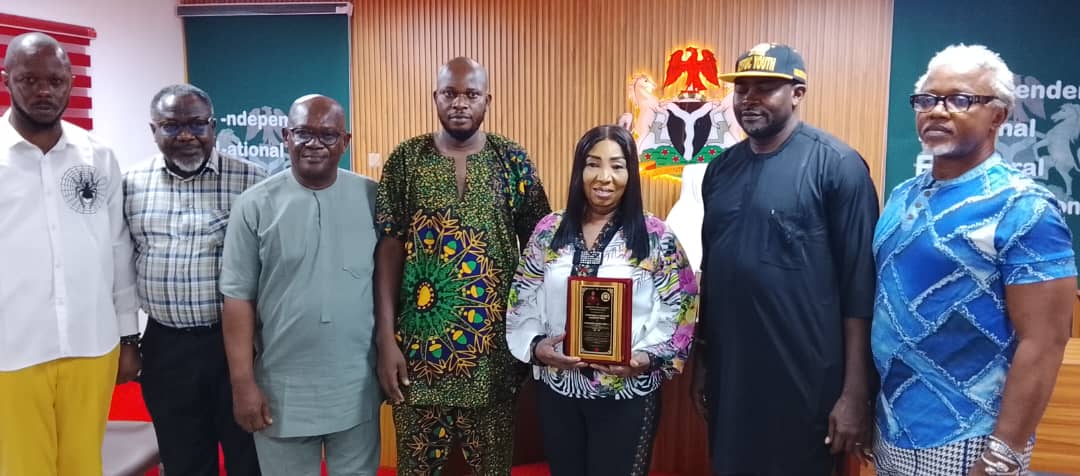 The Anambra State Town Union Council, ASTUC, Youth Wing, has presented a 'Transparent And Examplary Leadership Award' to the Resident Electoral Commissioner, Anambra State, Queen-Elizabeth Agwu, in recognition of her significant contributions to ensuring the free, fair, transparent, and credible conduct of the governorship election in the state under her leadership. The event took at the INEC office in Awka, the state capital, on Friday, was equally to appreciate her over the last governorship election in the state. Presenting the Award, His Youthfulness, the ASTUC President-General, Hon. Ken Okoli said the award was of immense contribution of the Anambra REC in recognition of her outstanding performance since she assumed office and during the just concluded governorship election which Anambra recorded a peaceful, free, fair and credible polls. “We’ll use it to assess how an election should be done peacefully and without violence.” Comrade Okoli disclosed that the gesture was to appreciate Dr. Agwu for her examplary leadership style since she assumed office in the state. He further revealed that the State REC has been conducting credible, free and fair elections since her arrival, describing the just concluded Anambra governorship election which she conducted as the most credible and transparent election ever conducted in the state and Nigeria at large in recent times, urging Dr. Agwu to continue her good works. Responding, Dr. Agwu who said that she has conducted six different elections since her arrival in the state, appreciated ASTUC for finding her worthy for the award, saying that when she was appointed to oversee Anambra, she made a vow to God that she will never compromise under any guse, because of the complexity of the State. She further dedicated the award to God and the entire staff and management of the commission, assuring that she would continue to conduct free, fair and credible elections, and will also leave legacy that will stand the test of time, calling on the youths to believe in the country. Meanwhile, those present were INEC Administrative secretary, Mr Kenneth Obianya and Ejimofor Ejikeme.and the media.